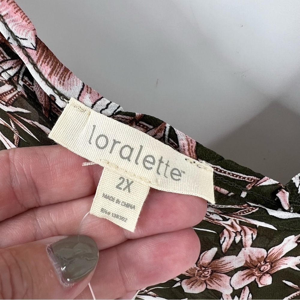✅ NWT LORALETTE V-NECK FLORAL SLEEVELESS TOP 2X - Picture 4 of 5